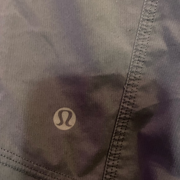 Lulu crops size 6 - Picture 4 of 5